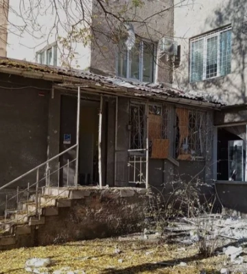 Российские оккупанты ударили по детской больнице в Херсоне, пострадали дети и медицинские работники