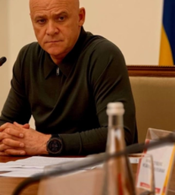 Труханов назвал "неожиданностью" подозрение в служебной халатности из-за гибели людей во время непогоды в Одессе