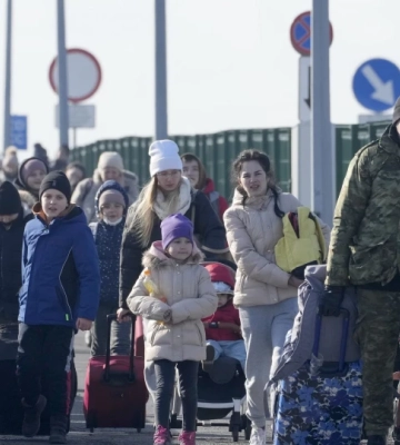 Різкий наплив нових українських біженців викликає негативну реакцію в Берліні та Варшаві — Politico
