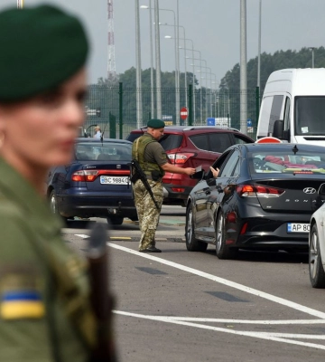 У ПП “Шегині” значні черги на виїзд з України: яка ситуація на інших пунктах пропуску