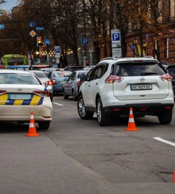 У центрі Дніпра звузять дорогу і тротуар: ремонт триватиме місяць