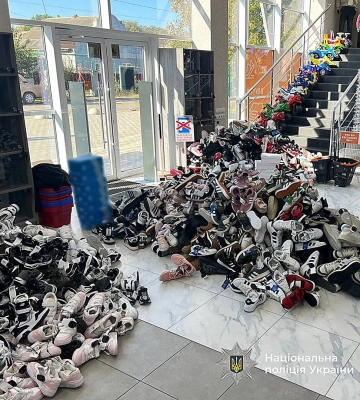 На Одещині викрили масштабну схему збуту підробок спортивних брендів — магазини працювали й на Миколаївщині