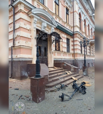 В Херсоне из-за обстрелов повреждено здание суда, фото