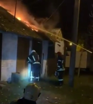 У Сумах на Хіммістечку вогнеборці ліквідували пожежу (відео)