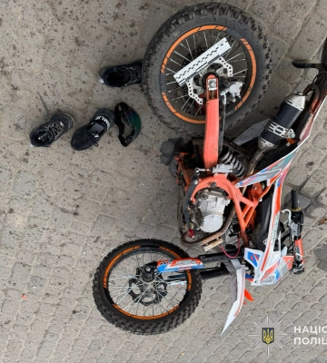 На Львівщині внаслідок ДТП постраждали 13-річний мотоцикліст та його 11-річний пасажир. ФОТО