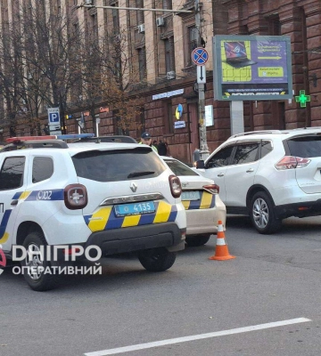 У Дніпрі на Набережній Заводській сталася масштабна ДТП: дорогу не поділили одразу 3 авто 