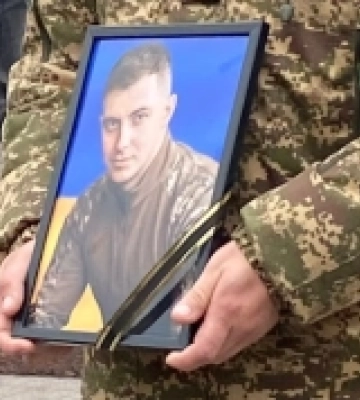 Володимирська громада попрощалася із загиблим 29-річним солдатом Євгенієм Піндасом