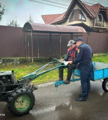 Рятувальники Закарпаття навчають мешканців правил безпеки та перевіряють готовність громад до зими