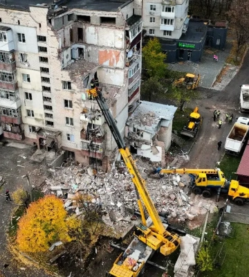 "Без житла і з двома дітьми": у Хмельницькому другий день ліквідовують наслідки вибуху на Тернопільській