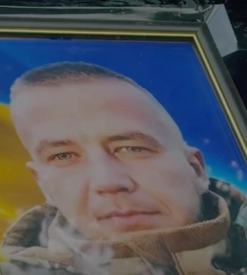 Остання дорога додому: на Волині попрощалися з військовим Олександром Пархомуком