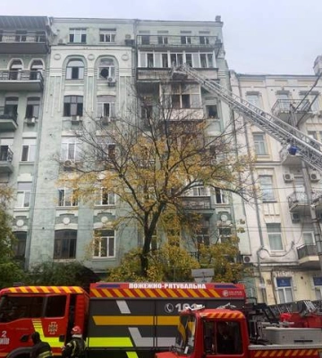 В Киеве всю ночь и утро горела многоэтажка: из-за пожара были изменения в работе транспорта