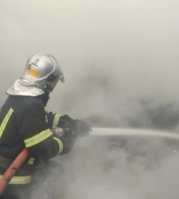 Уночі рятувальники ліквідували ще три пожежі 