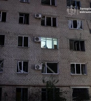 Ворог атакував Запоріжжя: зруйновано гуртожиток, 13 постраждалих, зокрема шестеро дітей (оновлено). ВІДЕО+ФОТОрепортаж