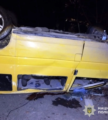 На Житомирщині внаслідок ДТП перекинувся бусик: до лікарні потрапили 5-ро людей
