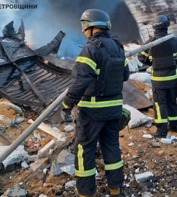 РФ вдарила ракетою по об’єкту інфраструктури в Дніпрі. ФОТОрепортаж