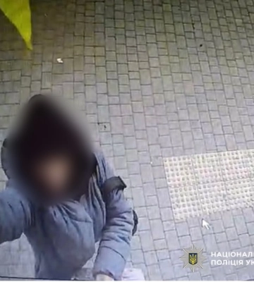 В Одесі поліція оголосила підозру жінці за публічну наругу над прапором України