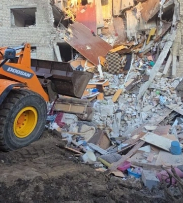 Під завалами досі є людина: зростає кількість постраждалих внаслідок ударів по Запоріжжю