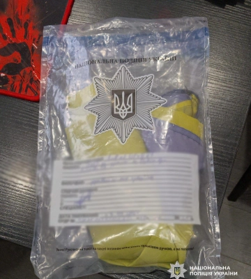 В Одесі поліція оголосила підозру жінці за публічну наругу над прапором України