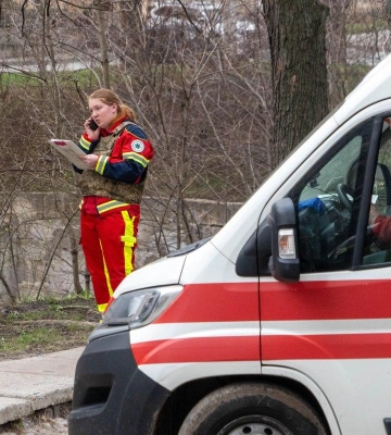 Під завалами досі є людина: зростає кількість постраждалих внаслідок ударів по Запоріжжю