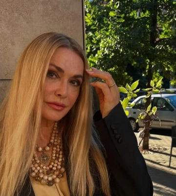 "Не предложила участия". Ольга Сумская заявила, что ее сестра Наталья не давала денег на памятник матери