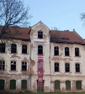 Стара школа у Бібрці шукає інвестора: на Львівщині сперечаються, що робити з історичною будівлею