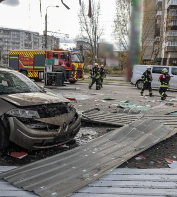 У Сумах зафільмували, як російський “шахед” влучив у заправку (Відео)
