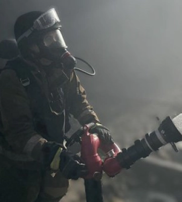 На Івано-Франківщині рятувальники ліквідували пожежу після російського удару. ФОТОрепортаж