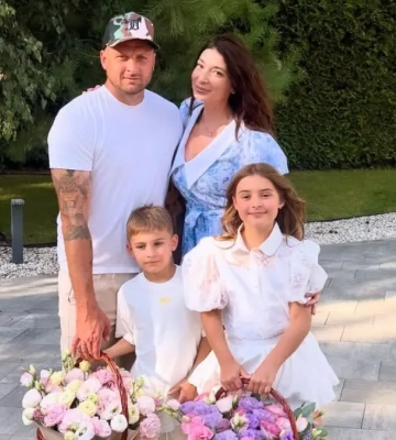 Поїхали без тата. Ярослав Ракицький відправив дружину та дітей на відпочинок за кордон