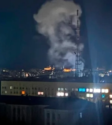 «Горожан просят держаться подальше». В результате удара оккупантов из РФ повреждена телебашня в Чернигове