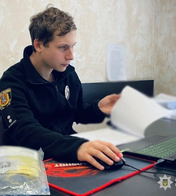 В Одесі повідомлено про підозру жінці, яка вчинила публічну наругу над Державним Прапором України