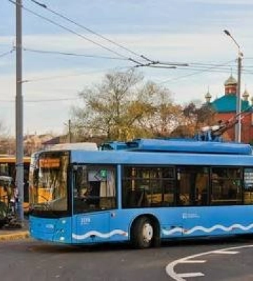 Останні рейси трамваїв і дивний маршрут тролейбусів — що відбувається в Дніпрі