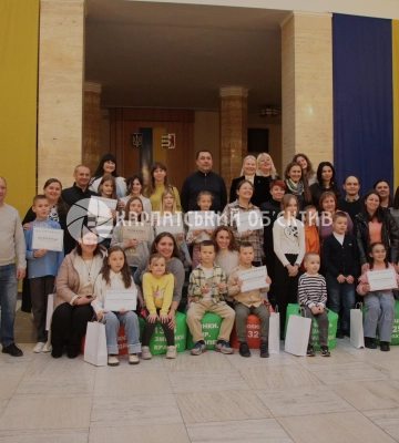 В Ужгороді презентували творчі роботи учасників конкурсу "Листівка миру" та нагородили переможців