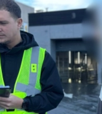 Поліцейські затримали 19-річного хлопця з Житомирщини, який в Одесі на замовлення підпалив автомобіль