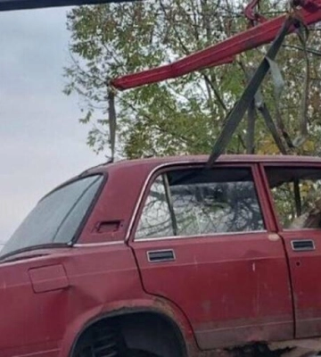 Львів очищає вулиці: ще 8 покинутих авто відвезли на штрафмайданчик