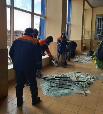 У Сумах пасажирське депо та вокзал відновлюють після атаки