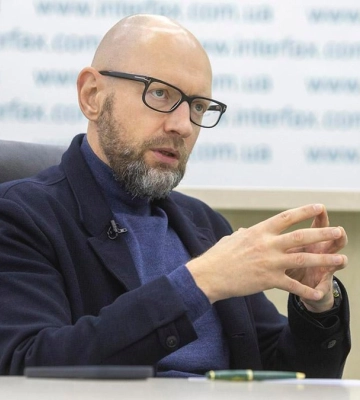 Яценюк виступив проти "зіркопаду орденів"