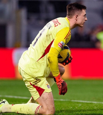 Безумие в Лиссабоне: Судаков забивает, Трубин тянет пенальти, а Бенфика все равно не побеждает