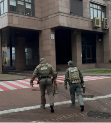 УП: НАБУ провело обыск во всех четырех квартирах Миндича в доме на Грушевского