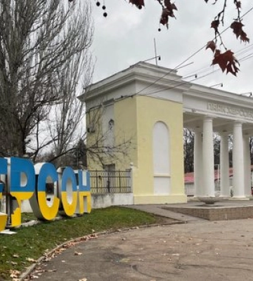 На Херсонщині через удар російського дрона по АЗС поранено чоловіка
