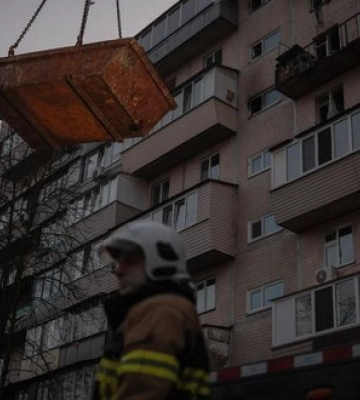 В Киеве на месте удара по многоэтажке завершили поисково-спасательные работы – фото