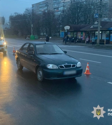 У Черкасах «Daewoo» наїхав на жінку на пішохідному переході: вона у лікарні