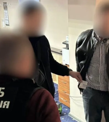 У Києві викрили схему перереєстрації авто поза чергою
