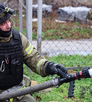 Окупанти атакували рятувальників, які гасили пожежу на АЗС у Херсоні