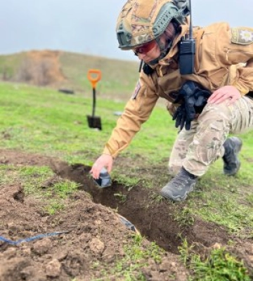 Знайшов у лісосмузі та сховав у гаражі – у Миколаєві поліцейські затримали чоловіка за незаконне зберігання гранатомета