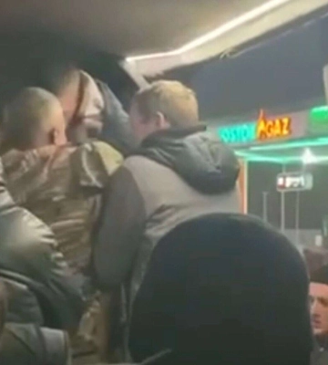 У Кривому Розі чоловік з ножем влаштував дебош у маршрутці: що кажуть у поліції