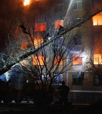 У Краматорську ворожий безпілотник влучив у багатоповерхівку (ФОТО)