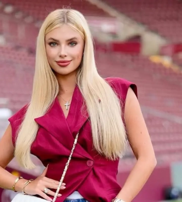 Бомба! Дружина футболіста Шахтаря показала розкішне декольте у відвертій червоній сукні