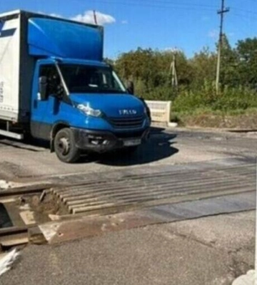 Сьогодні у Львові на дві години перекриють для проїзду один з залізничних переїздів