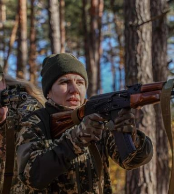 "Жінки теж мають служити": у ЦПД відреагували на гучну заяву Резнікова про "мобілізацію всіх"
