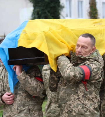 У Луцьку попрощалися з військовослужбовцем Сергієм Ткачем